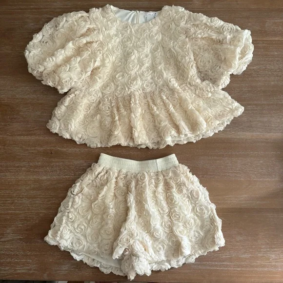 NEW 2pc Set “Roses” - Picture 3 of 11